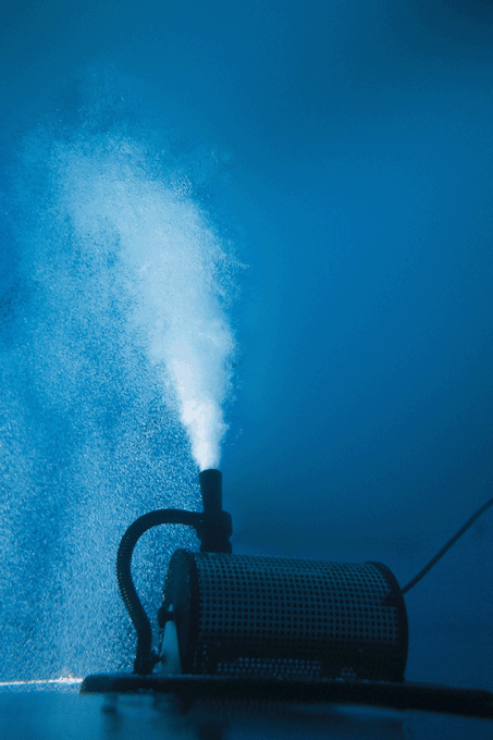Betrieb unter Wasser – AquaAir 250 LM erzeugt Luftblasen zur Tiefenbelüftung