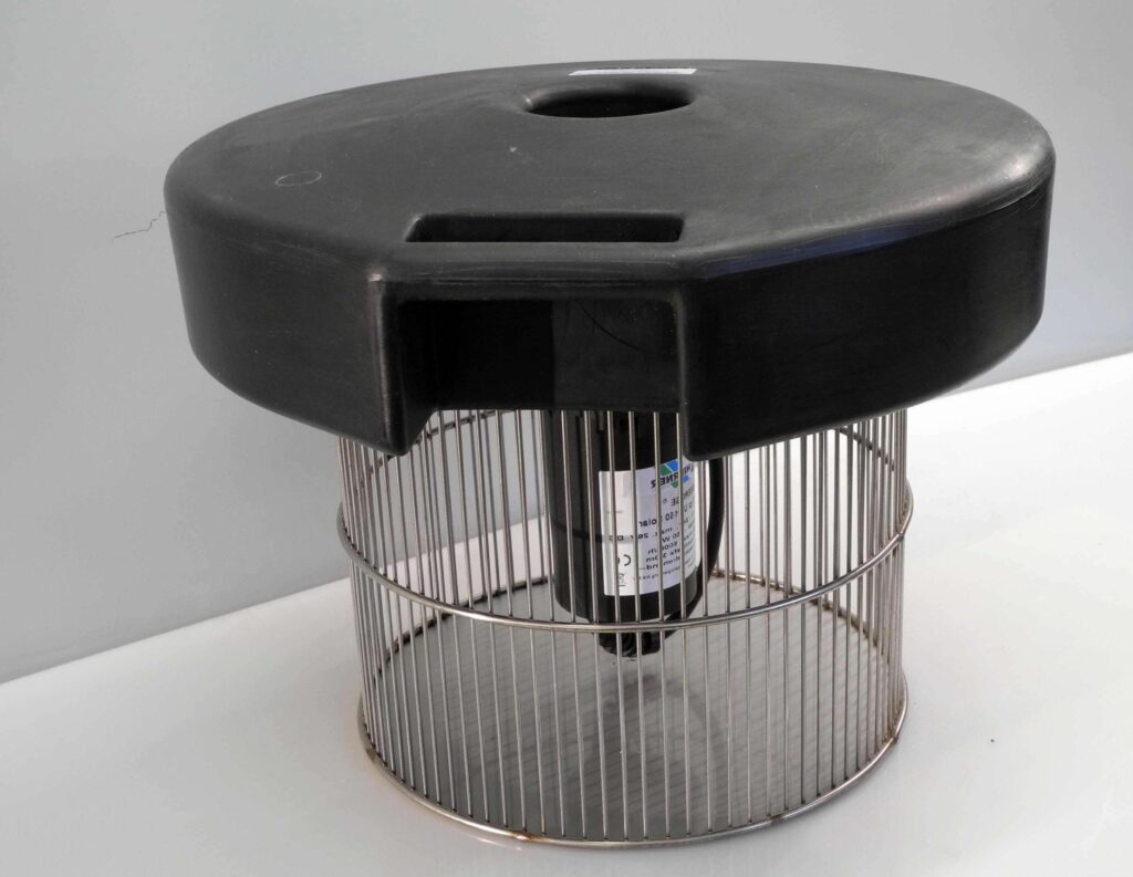 Teichbelüfter Power-Air HSB · Detailaufnahme des Tauchmotors mit Hohlkammerschaufelrad – verdeutlicht die hochwertige Technik, robuste Bauweise und das Prinzip der Luftansaugung über Unterdruck.