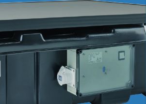 Solarinsel – Detailaufnahme des Schutzgehäuses mit integriertem Laderegler (MPPT), Sicherungen und Steckdose – alle Komponenten zentral zugänglich. Solarinsel – Detailaufnahme des Schutzgehäuses mit integriertem Laderegler (MPPT), Sicherungen und Steckdose – alle Komponenten zentral zugänglich.